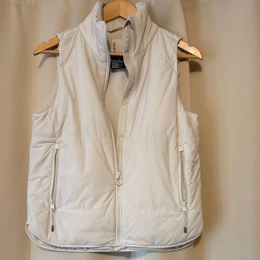 Vuori Off-White Women's Puffer Vest